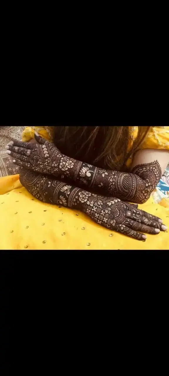 finger mehndi style 1 by Hira Henna Artist